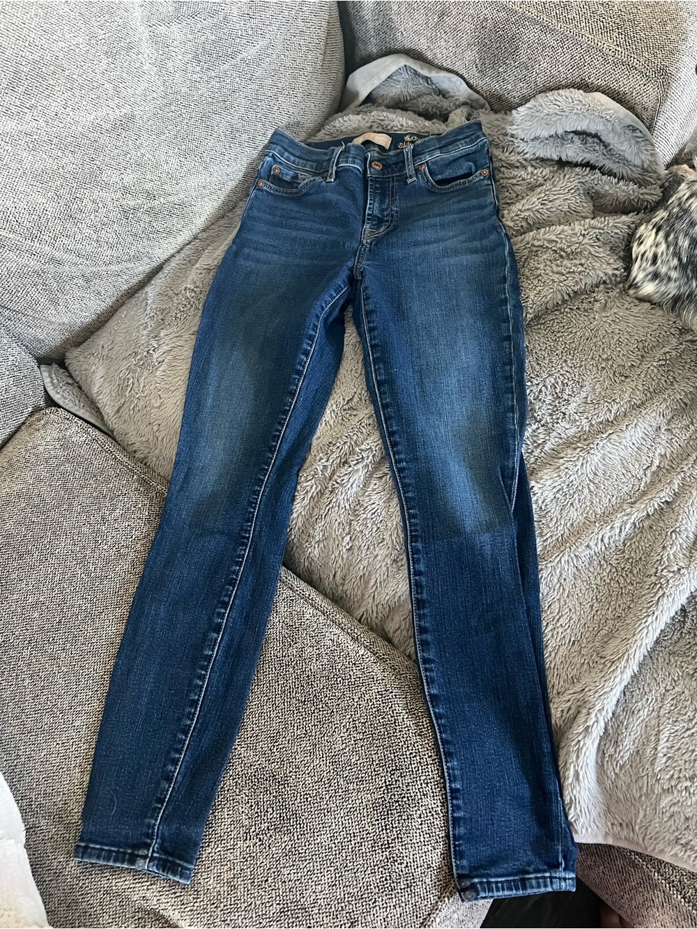 Blair Women's Skinny Jeans in Medium Dark Blue Wash